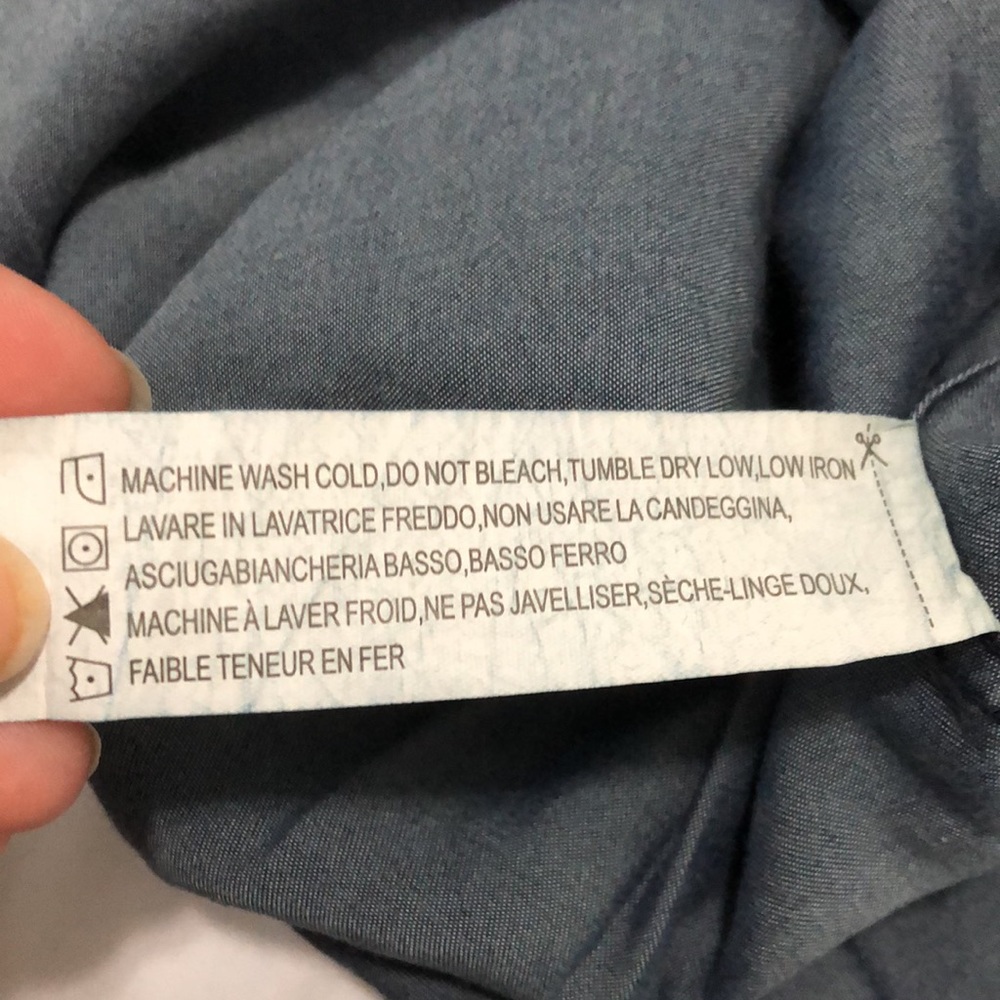 Young Hearts Run Free Women’s Chambray Button Down Shirt Size M - Picture 9 of 11